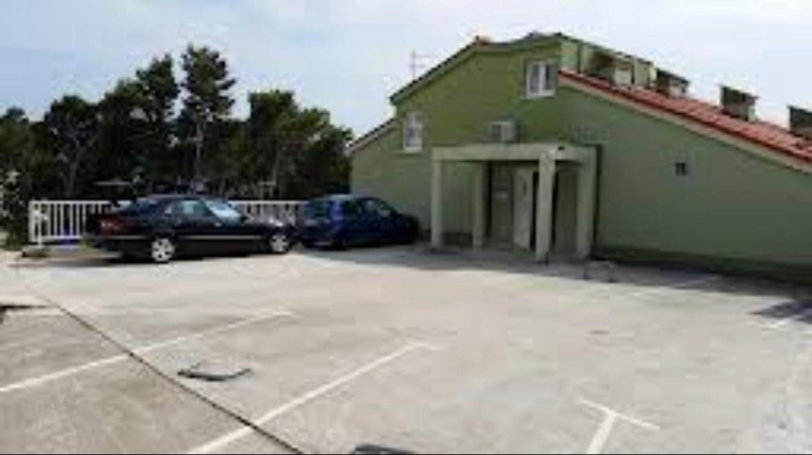 Mario Apartment Brela Exterior photo