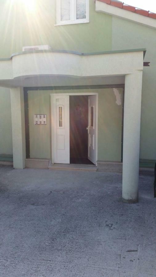 Mario Apartment Brela Exterior photo